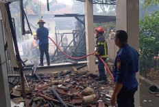 Korsleting Listrik Hanguskan Dua Rumah di Tukdana, Kerugian Ditaksir Rp 400 Juta
