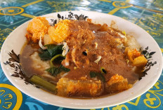 Gurih, Pedas, dan Mengenyangkan: Burbacek Jadi Incaran Menu Buka Puasa di Indramayu