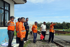 Menjelang Angkutan Lebaran 2026, KAI Daop 3 Cirebon Gelar Simulasi Darurat di Perlintasan Kereta