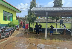 Baru Surut, Lumpur Menumpuk! Relawan Pramuka Majalengka Sigap Bersihkan Permukiman Warga