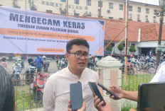 Luapkan Kekecewaan, Keluarga Korban Dugaan Pelecehan Pasang Spanduk di Depan RSUD Waled