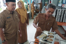 Perdana, 1.501 Paket MBG Dibagikan di SMPN 1 Kota Cirebon untuk Siswa dan Guru