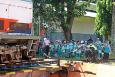 Serunya Belajar Kereta Api di Stasiun Cirebon, Siswa Diajak Kenal Operasional KAI