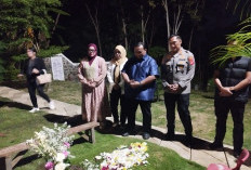 Ziarah ke Makam Acep Purnama, Andi Gani Sampaikan Pesan Penting untuk Kuningan