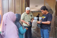Ribuan Warga Serbu Pembagian Daging Kurban Padepokan Anti Galau Cirebon