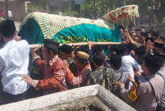 Ribuan Pelayat Hadiri Pemakaman KH Hasanuddin Kriyani di Buntet Pesantren