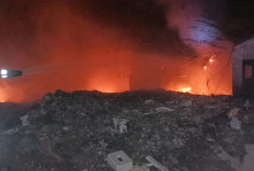 Bara Sampah Kembali Menyala, Lahan Bekas PMI di Kedawung Cirebon Terbakar
