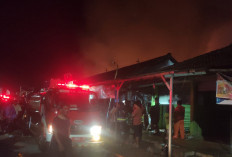 Meski Diguyur Hujan, Pasar Lemahabang Kebakaran