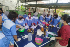 Dari Sampah Jadi Cuan, Warga Cirebon Belajar Membuat Sabun Berbahan Eco Enzyme