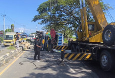 Truk Kontainer Terguling di Pantura Cirebon, Median Jalan Hancur dan Arus Lalu Lintas Melambat