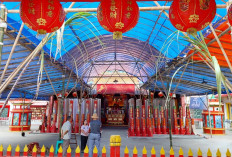 Lampion Menyala di Cirebon, Vihara Dewi Welas Asih Bersiap Sambut Imlek 2577 Kongzili