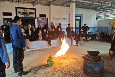 Pegawai SPPG Indramayu Dilatih Damkar, Begini Cara Tangani Kebakaran yang Benar