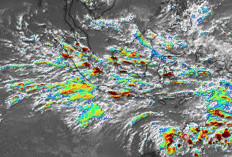 Bibit Siklon 90S Menguat, Akankah Gerhana Bulan Total Tertutup Hujan?