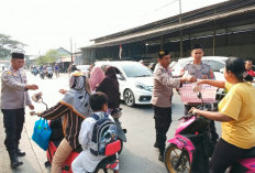 Jumat Berkah Polsek Pabuaran Sasar 100 Pengguna Jalan, Warga Diingatkan Tertib Lalu Lintas
