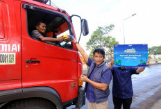 Pelindo Cirebon Bagikan Takjil Gratis dalam Program Pelindo Berbagi Ramadan 1447 H