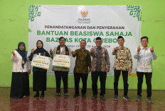 BAZNAS Salurkan Beasiswa Sahaja  untuk 10 Mahasiswa Kurang Mampu di Cirebon