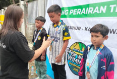 Perenang 8 Tahun Asal Cirebon Taklukkan OWS Jatiluhur, Raih Medali Emas