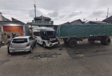 Ngeri! Gandengan Truk Trailer Lepas di Jembatan Pantura Cirebon, 4 Kendaraan Rusak