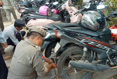 Parkir Liar di Depan CSB Cirebon Ditertibkan, Puluhan Motor Dirantai Satpol PP