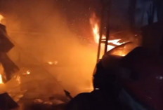 Kebakaran Toko Kue di Losari Cirebon, Api Membesar Diduga Akibat Korsleting Listrik