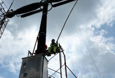 Inspiratif! Srikandi PLN Cirebon Turun Langsung Rawat Gardu Induk demi Listrik Andal