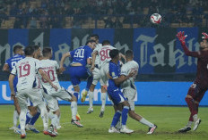 Drama Persib Bungkam Persita di GBLA: Gol Tunggal Andrew Jung, Hokky Caraka Jadi Kiper