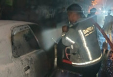 Sedan Suzuki Baleno Terbakar di Jatibarang, Diduga Akibat Korsleting Sikring