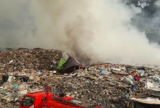 TPAS Gunung Santri Cirebon Terbakar, Api Merambat di Tengah Tumpukan Sampah