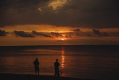 5 Pantai dengan Sunset Terindah di Indonesia, Cocok untuk Berburu Senja