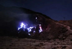 Aneh, Api Biru Muncul di Kawah Gunung Papandayan, Gejala Alam Biasa atau Pertanda Lain?