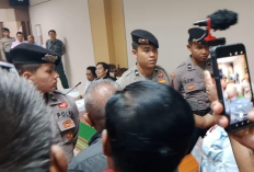 Sidang Pembunuhan Satu Keluarga di Indramayu Memanas, Keluarga Korban Emosi