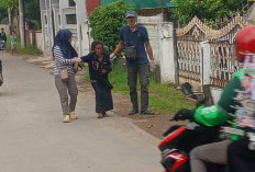 Tunawisma Pingsan di Perumahan Bima Cirebon Diantar ke Dinas Sosial