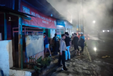 Mencekam! Kebakaran Kios Mie Ayam di Cirebon, Pemilik Pingsan di Kamar Mandi