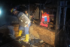 Kebakaran Tempat Produksi Kusen Kayu di Losarang, Kerugian Ditaksir Rp100 Juta