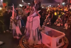Adegan Sembelih Kambing Simbang Kulon Night Carnival Jadi Sorotan karena Dirangkaikan dengan Maulid Nabi SAW