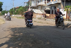 Sudah Diusulkan Sejak 2024, Jalan Babakan–Sumber Lor di Cirebon Masih Rusak dan Berbahaya